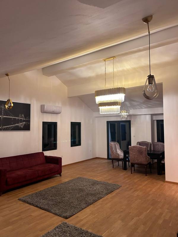 Podgorica, Tološi, četvorosoban stan 150m²